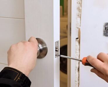 a emergency locksmith